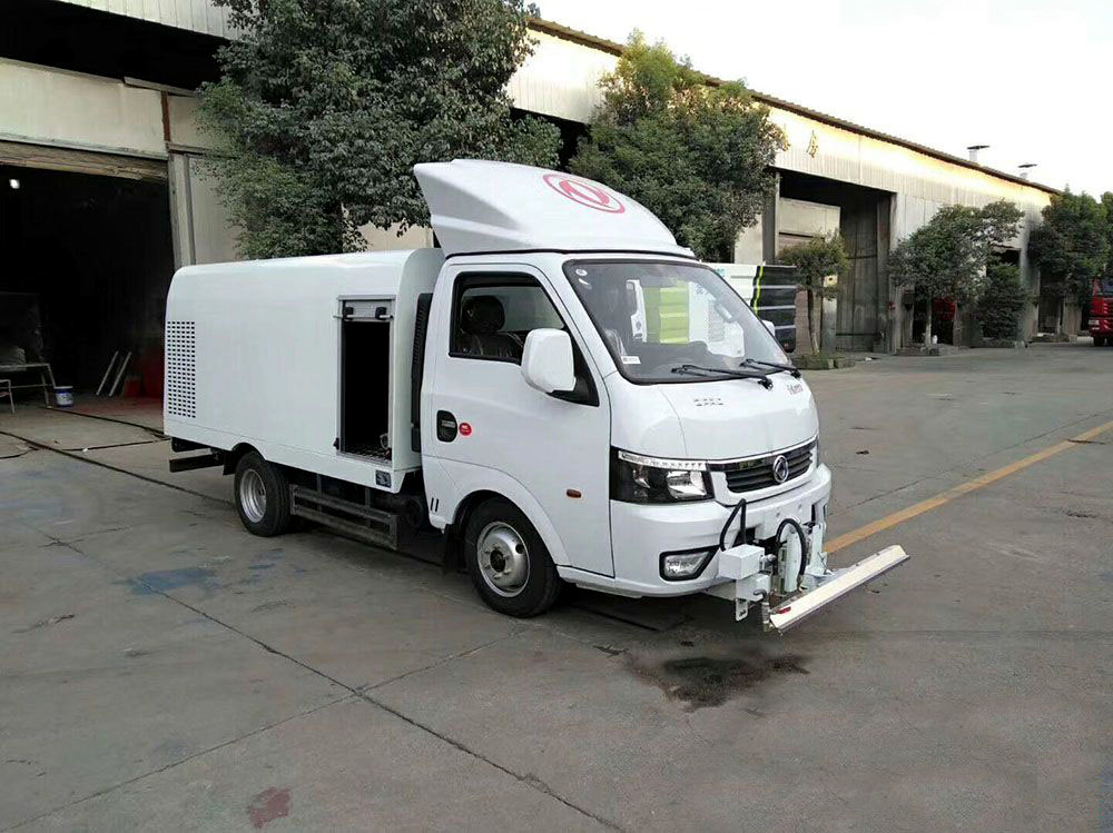 1.5立方 藍(lán)牌東風(fēng)途逸 路面清洗車(chē)
