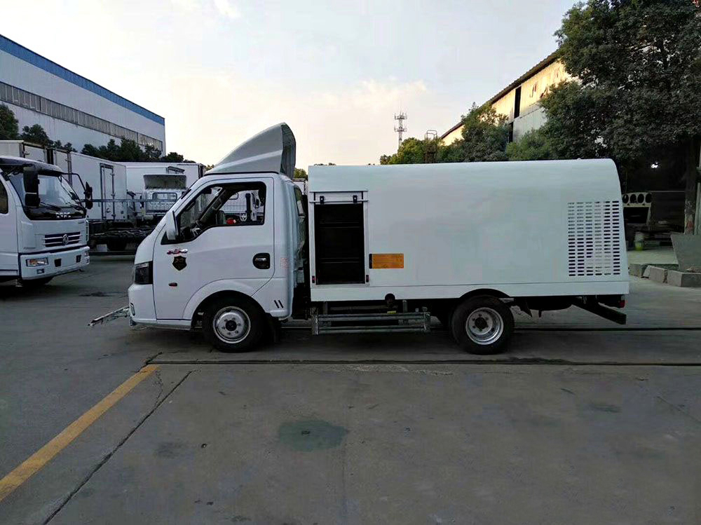 1.5立方 藍(lán)牌東風(fēng)途逸 路面清洗車(chē)